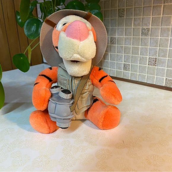 Vintage Walt Disney World Winnie The Pooh Safari Tigger plush Mouseketoys - Picture 5 of 8